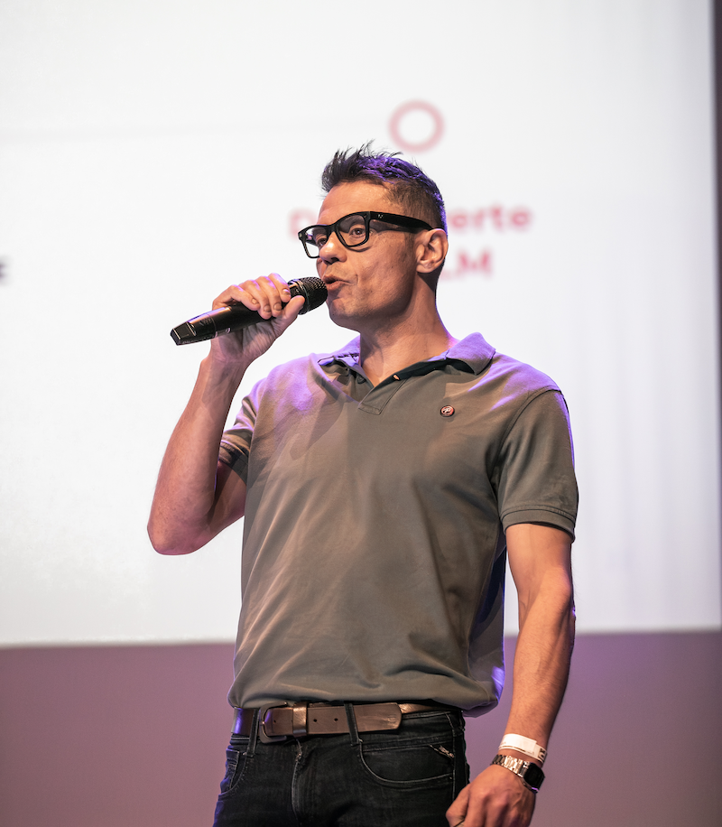 Sébastien DE CARVALHO en conférence — fondateur de Ma Machine MLM Sébastien DE CARVALHO en conférence — fondateur de Ma Machine MLM